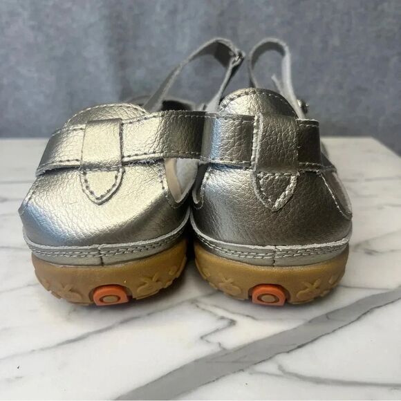 Women's Metallic Silver Mary Jane Shoes - Picture 5 of 9